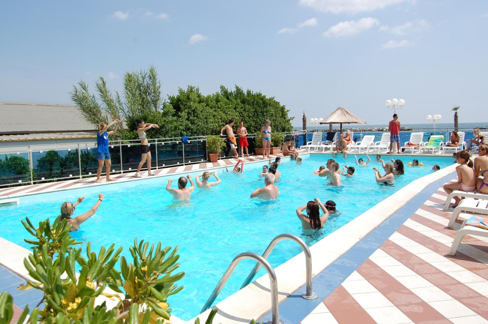 Bikini Tropicana Family Hotel Lido Di Savio Εξωτερικό φωτογραφία
